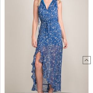 Beautifully detailed blue floral dress 💕